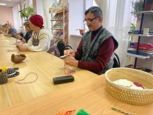 Мастер-класс по плетению фенечек в Абалаке