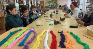 Мастер-класс по плетению фенечек в Абалаке