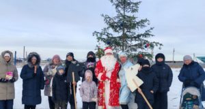 Новогодний праздник на свежем воздухе: подвижные игры и книжные открытия в деревне Тоболтура