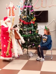 Волшебство зимней сказки: новогодний утренник в Хмелевском поселении