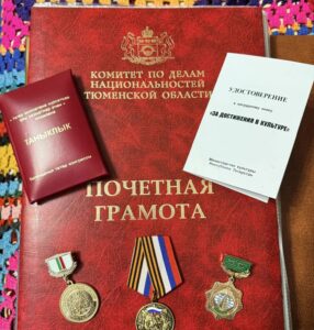 Интервью с Розой Набиевной: как песня помогла пережить потерю и создать легендарный ансамбль «Яшьлеккә сәяхәт»