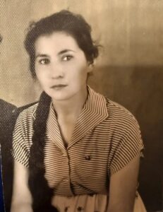 Интервью с Розой Набиевной: как песня помогла пережить потерю и создать легендарный ансамбль «Яшьлеккә сәяхәт»