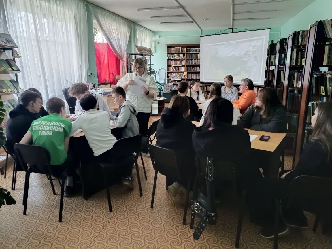 «Путешествие через культуру России»: как в Прииртышской библиотеке нейросети помогли детям подружить народы